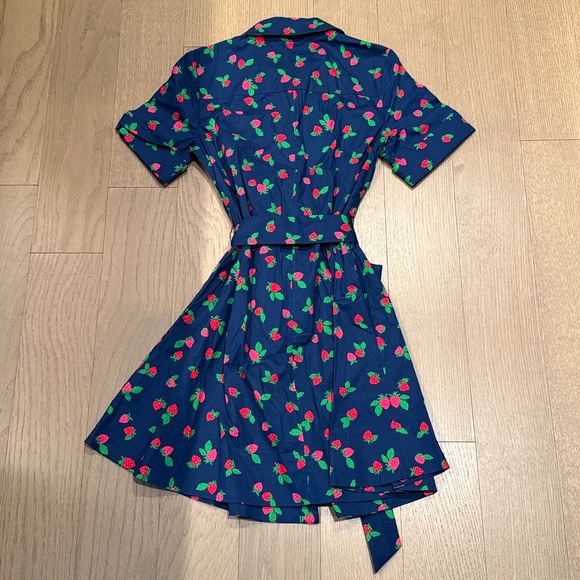 🆕 Kate Spade tossed strawberry shirtdress - Picture 3 of 9